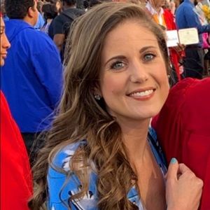 Meet your Posher, Elise